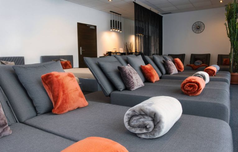 Ruheraum mit Liegen im Wellnesshotel Reibener-Hof